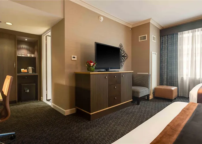 The Whitehall Hotel, Bw Premier Collection Hotel Chicago